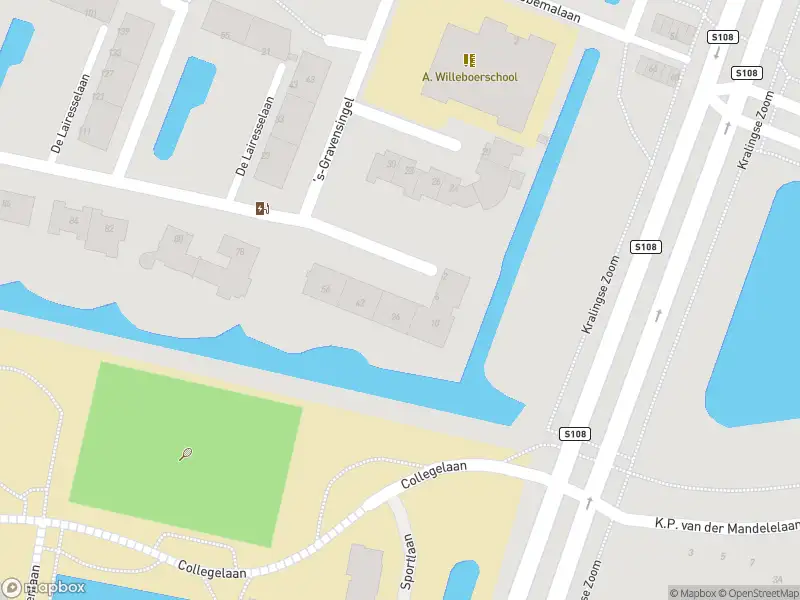 Ambulance met grote spoed naar de De Lairesselaan in Rotterdam