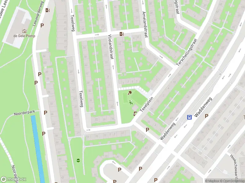 Ambulance met gepaste spoed naar de Nieuwe Leeuwarderweg in Amsterdam