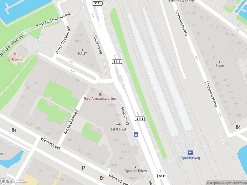 Ambulance met grote spoed naar de Spaklerweg in Amsterdam
