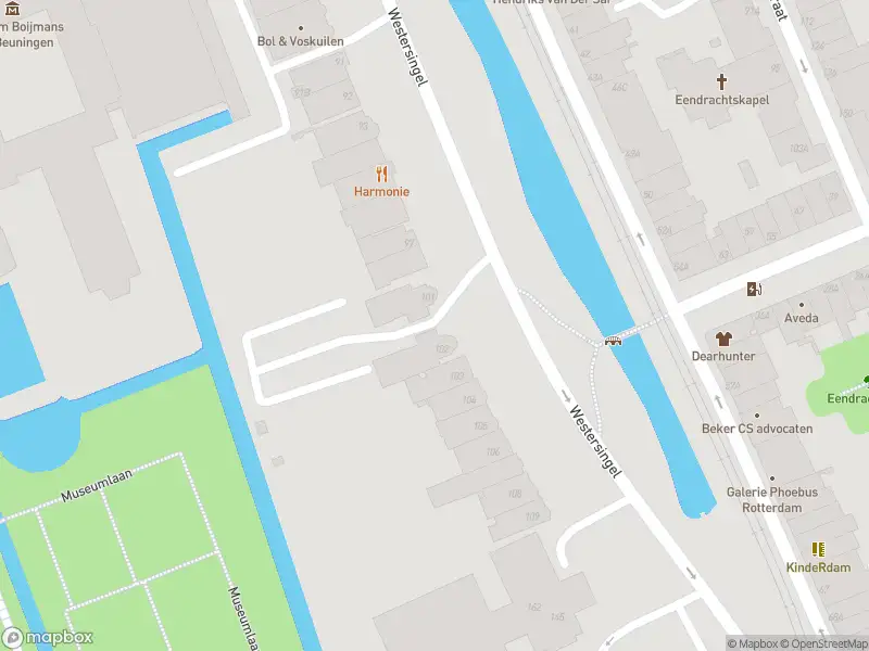 Ambulance met grote spoed naar de Westersingel in Rotterdam