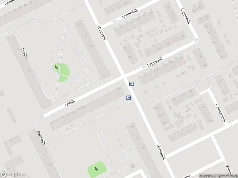Ambulance met gepaste spoed naar de Lodijk in Rotterdam