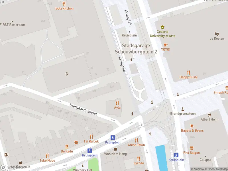 Ambulance met gepaste spoed naar de Kruisplein in Rotterdam
