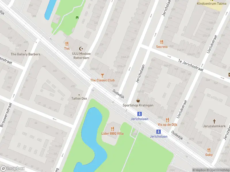 Ambulance met gepaste spoed naar de Oudedijk in Rotterdam