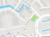 Ambulance met grote spoed naar de Johan Jongkindrade in Capelle aan den IJssel