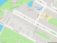 Ambulance met grote spoed naar de Korte Ouderkerkerdijk in Amsterdam