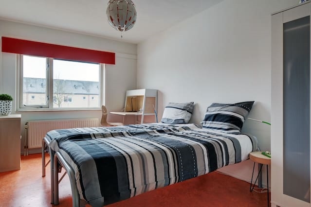 vacuüm medeklinker oog Cheap, spacious, clean, 12,6m2 room with 2 beds - Oozo.nl